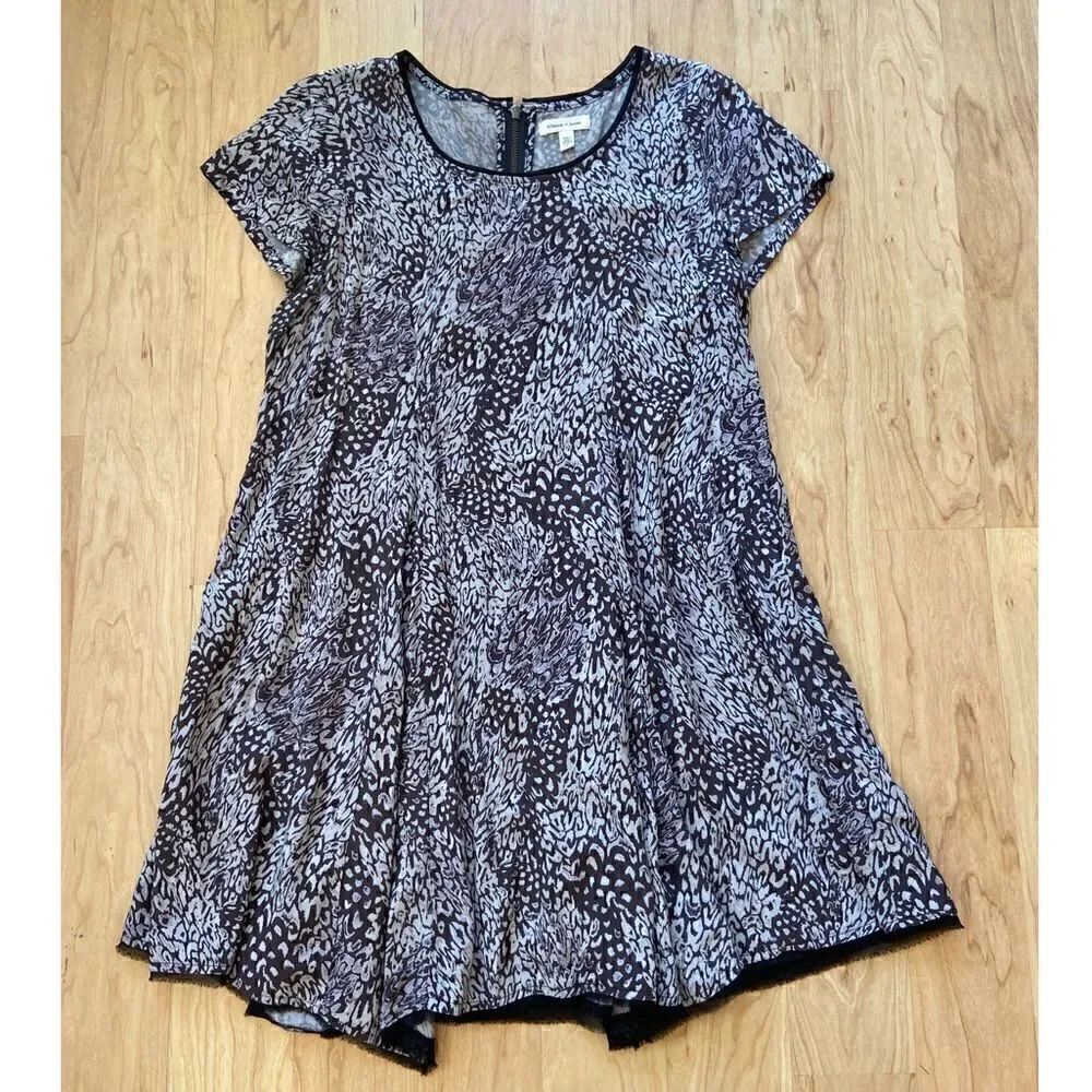 Silence & Noise Urban Outiftters grey patterned short sleeve dress